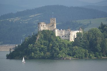 Czorsztyn%2C+zamek+w+Pieninach+nad+Dunajcem. #Czorsztyn