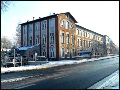 zima i architektura -budynek Politechniki Wałbrzyskiej #WspomnieniaZeSpaceru