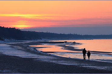 Spacer o zachodzie ... po zachodniej plaży ... :) #Kołobrzeg #plaża #zima #ZachódSłońca