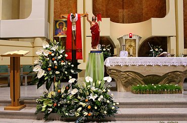 dzisiaj 27.04.2014 w dniu kanonizacji Jana Pawła II nasze dzieciaczki przystępują do Pierwszej Komunii Świętej ... #bukiety #KościółPwDuchaŚwięteiINMP