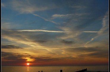 kazdy zachód jest inny #mewa #piasek #woda