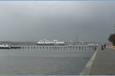 w rejs z kilońskiego portu we mgle a za chwilę w potężnej ulewie. #promy #statki #woda