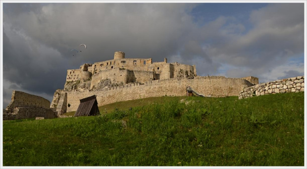Zamek Spiski . WIdok z murów otaczających zamek. Całość zajmuje ok 4 ha. #ZamekSpiski #SpiskiHrad #SpiskiePodhradie