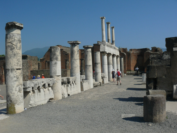 Pompeje - ruiny budynków użyteczności publicznej #Campania #Neapol #Pompeje #Włochy
