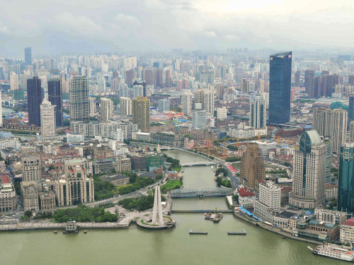 Widok z tarasu Wieży telewizyjnej w Szanghaju