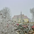 W drodze do Krakowa - malowniczy kościółek na wzgórzu