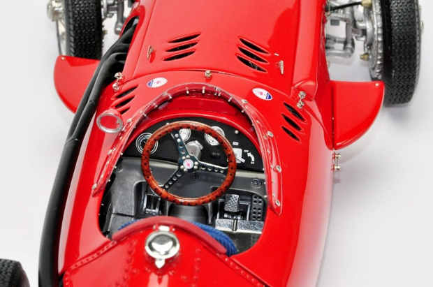 Maserati 250F #1 J.M. Fangio 1957 F1 Champion - 1:18 CMC