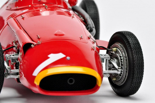 Maserati 250F #1 J.M. Fangio 1957 F1 Champion - 1:18 CMC