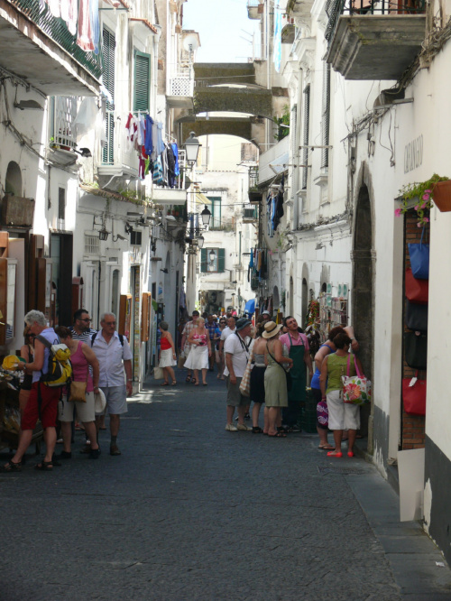 Główna ulica Amalfii - via Genova #Campania #Neapol #Włochy #WybrzeżeAmalfii