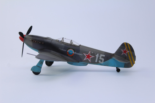 Yak-3 tombie01