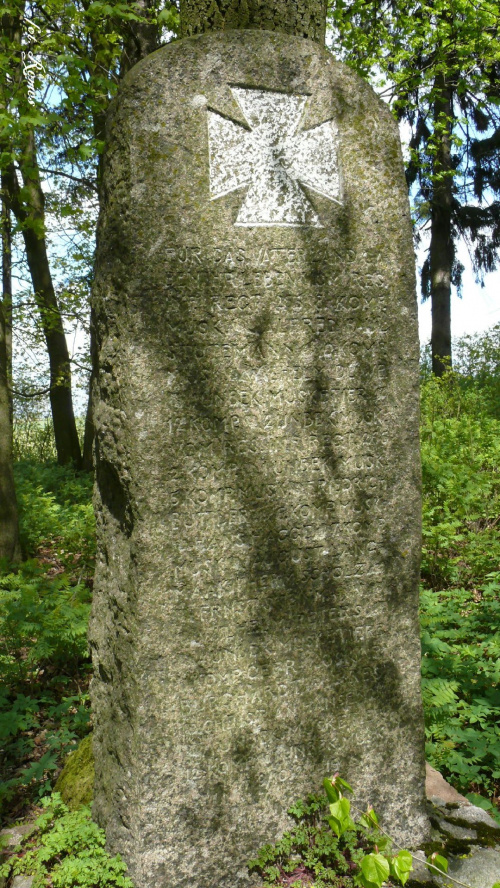 Nowe Drygały - Kwatera wojenna jest położona w środkowej części cmentarza. Na kamiennym obelisku napis, oraz nazwiska poległych żołnierzy z Res. Inf. Regt. 265. #NoweDrygały