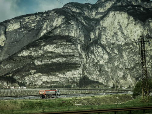 Alpy przez szybę autokaru