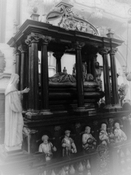 Trzebnica - Sanktuarium św. Jadwigi - Sarkofag św. księżnej Jadwigi Śląskiej
