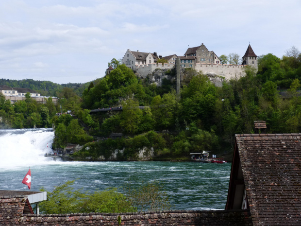 Rheinfall wodospad i górujący nad nim zamek Laufen #przyroda