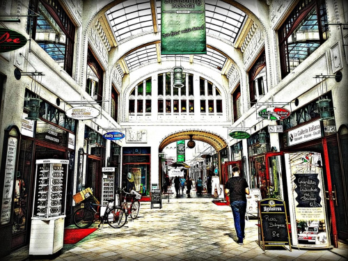 Görlitz, Berliner Straße. Pasaż handlowy Straßburg-Passage. Do poczytania: http://www.goerlitz.de/pl/turystyka/godne-zobaczenia/budowle-style-architektoniczne/slynne-budynki-i-budowle/956-strassburg-passage.html #Goerlitz #Saksonia #Niemcy